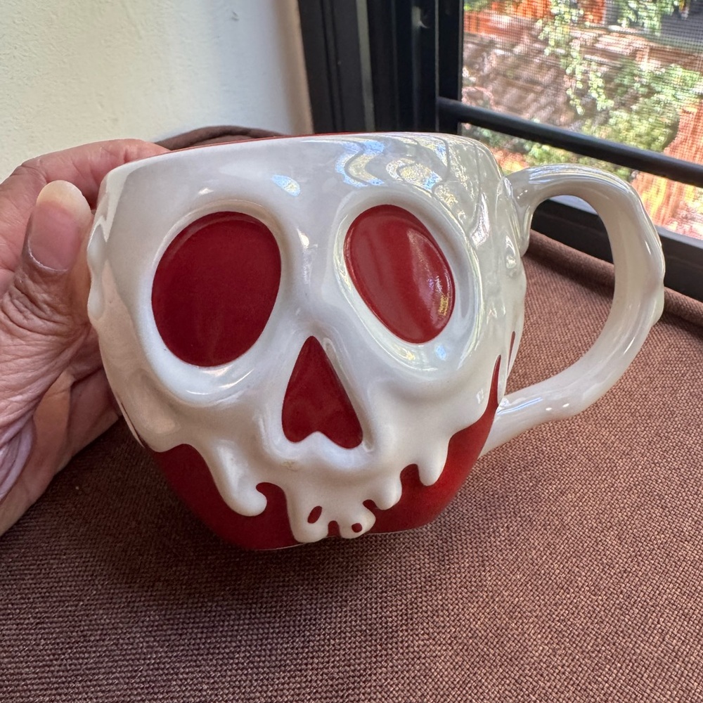 Disney Poison apple 🍎 mug